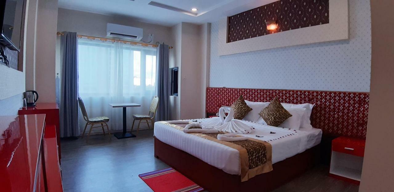 H Plus Hotel Yangon Exterior photo