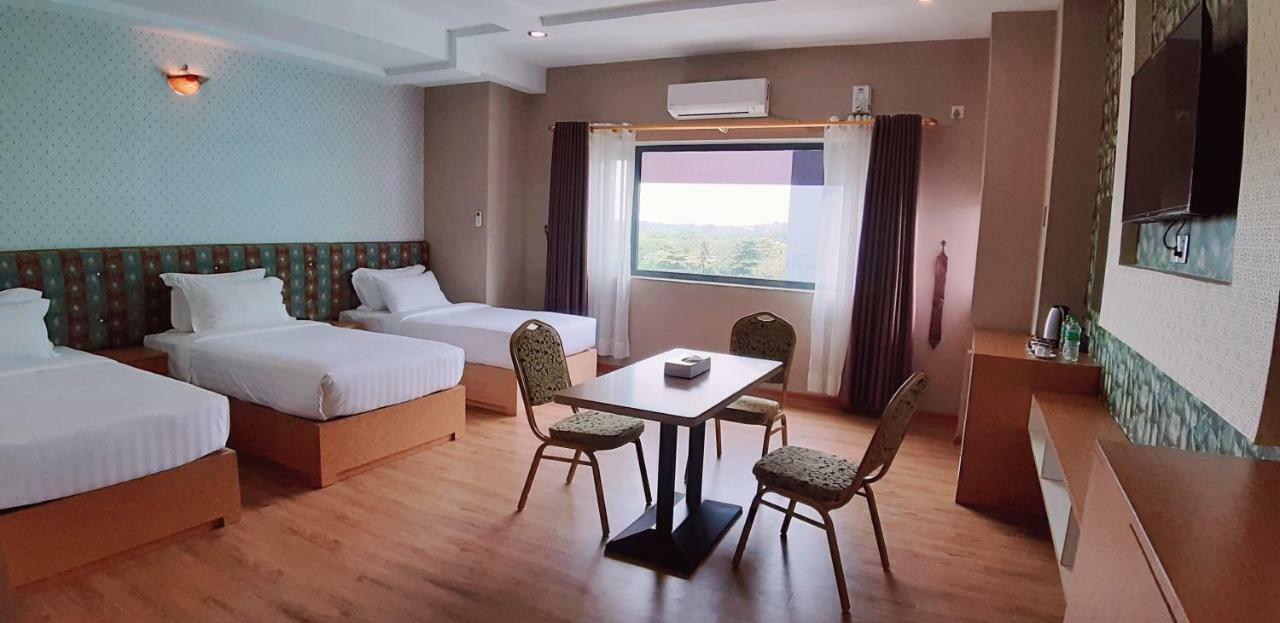 H Plus Hotel Yangon Exterior photo