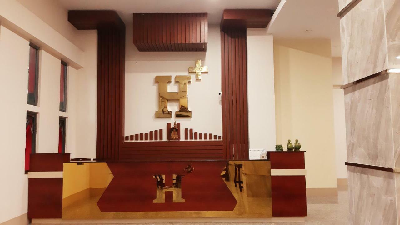 H Plus Hotel Yangon Exterior photo