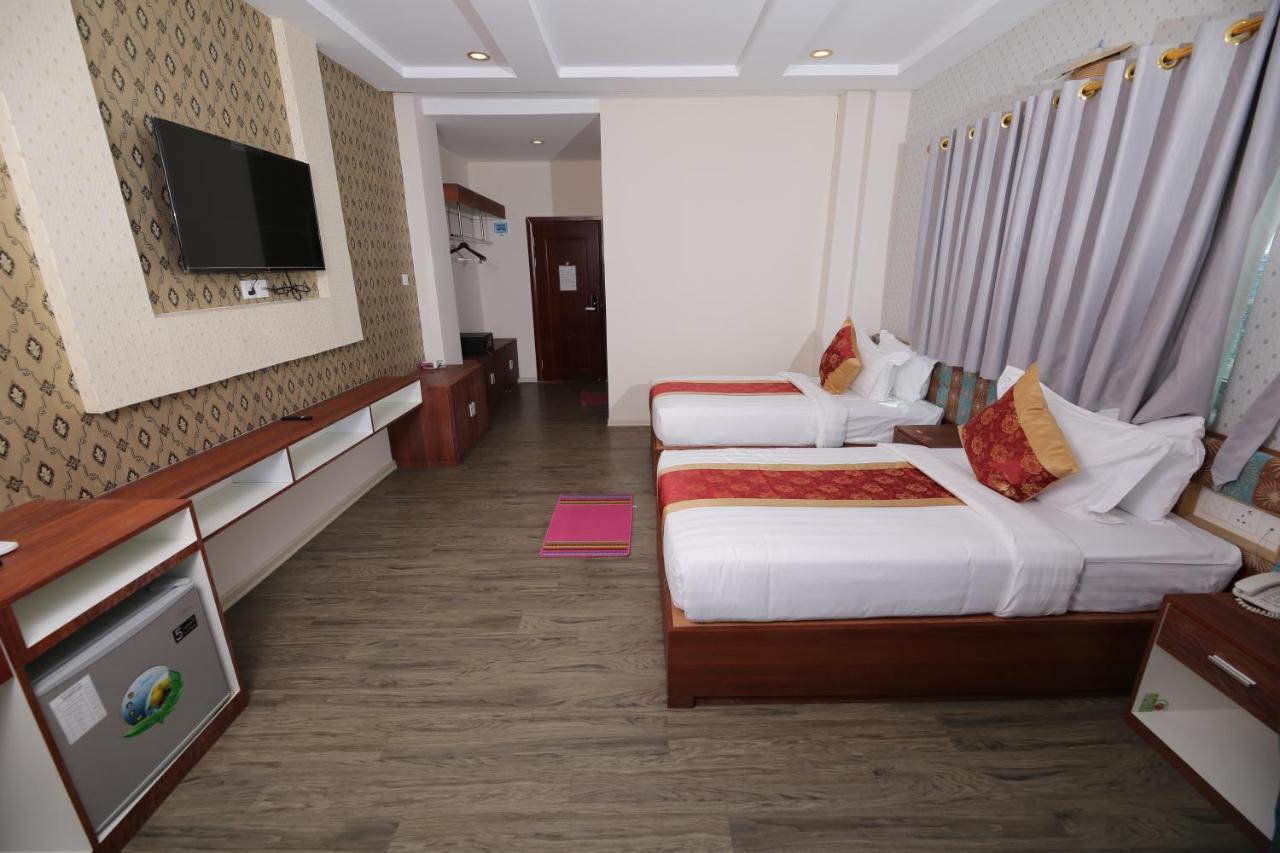H Plus Hotel Yangon Exterior photo