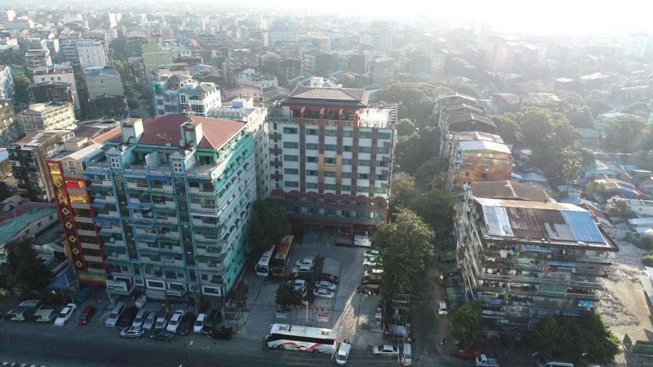H Plus Hotel Yangon Exterior photo