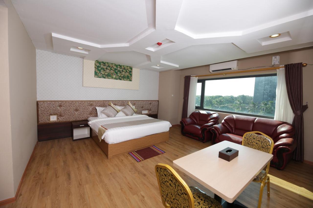 H Plus Hotel Yangon Exterior photo