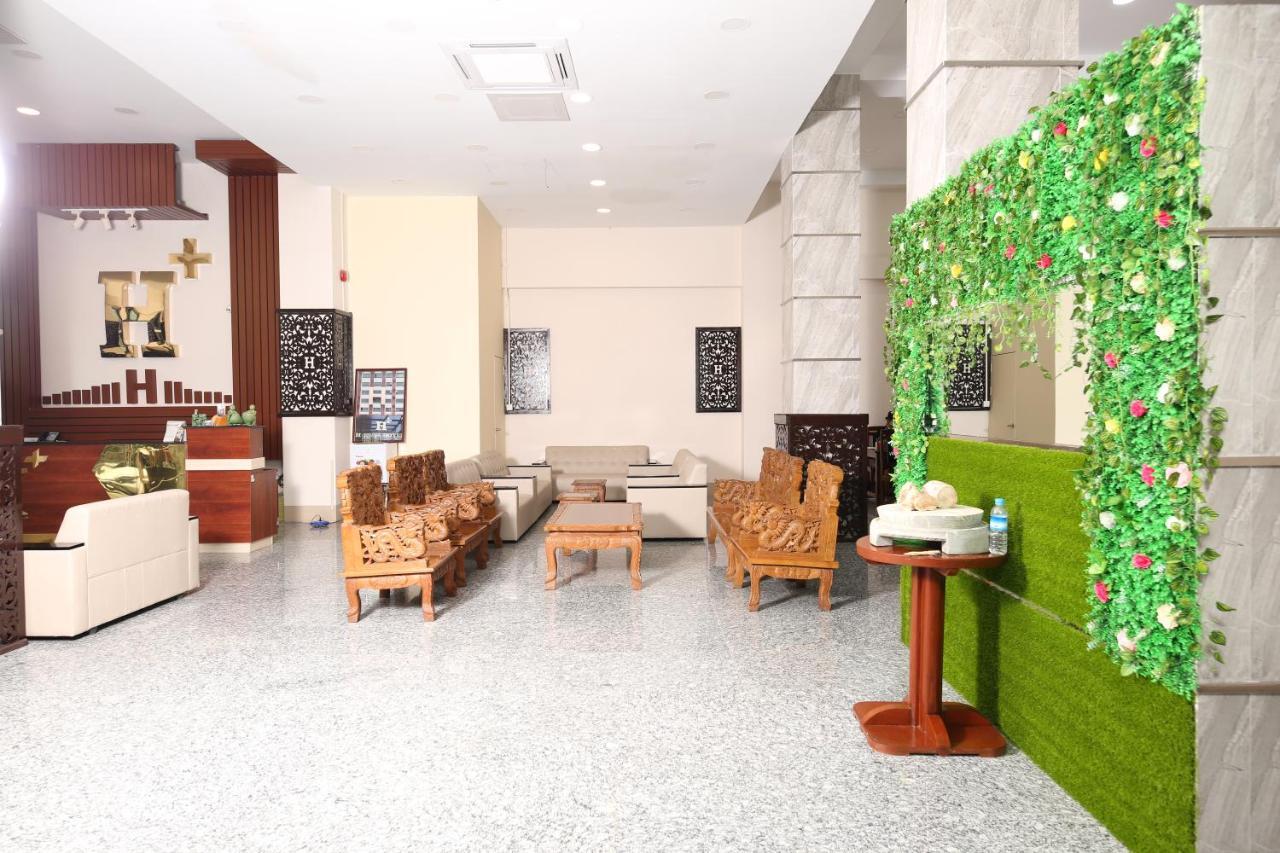 H Plus Hotel Yangon Exterior photo